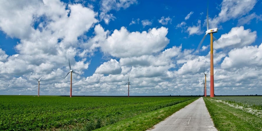 Energie opgewekt door deze windmolens wordt verhandeld op de groothandelsmarkt Energie opgewekt door deze windmolens wordt verhandeld op de groothandelsmarkt