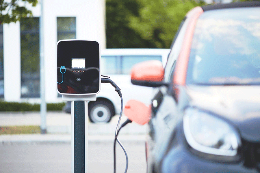 Elektrische auto thuis opladen vaak goedkoper dan snelladen