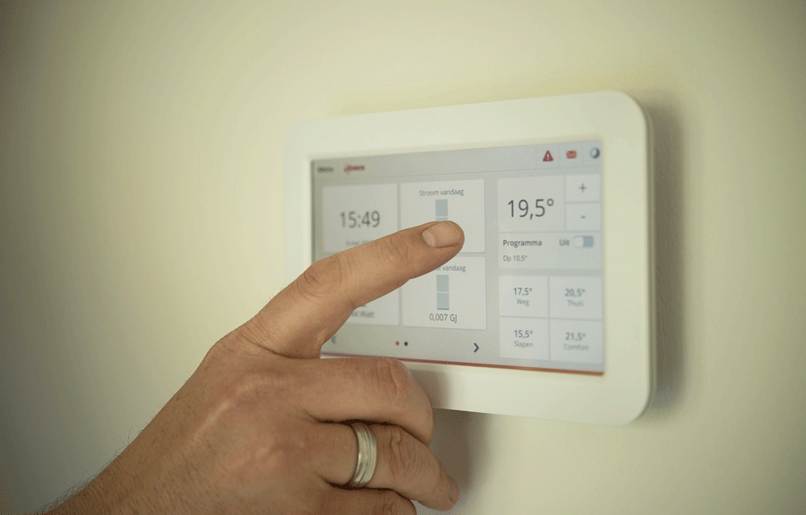 Amsterdammers kunnen profiteren van gratis hulp aan huis om energie te besparen Amsterdammers kunnen profiteren van gratis hulp aan huis om energie te besparen